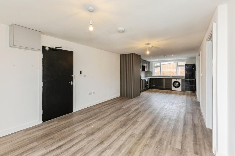 Flat Basingstoke Road in Reading