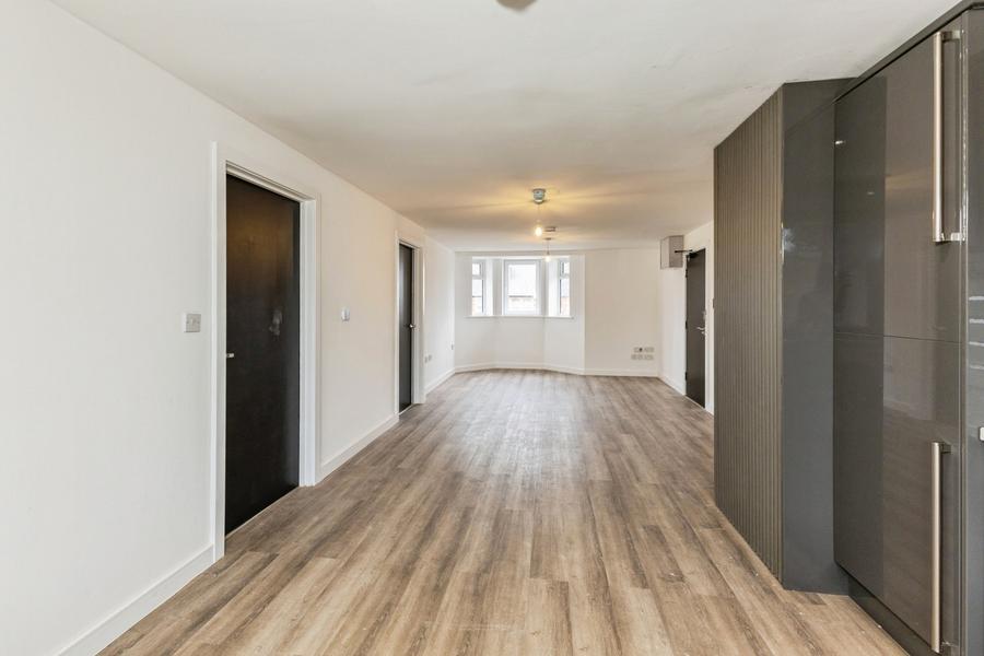 Flat Basingstoke Road in Reading
