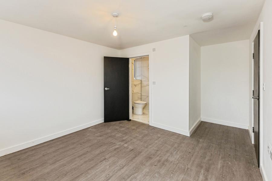 Flat Basingstoke Road in Reading