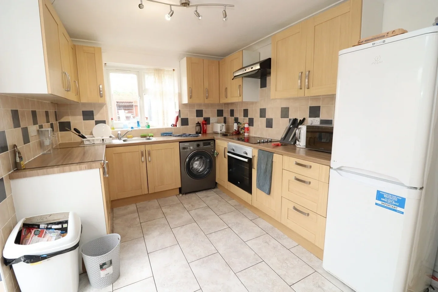 Room Connaught Road in Greater London