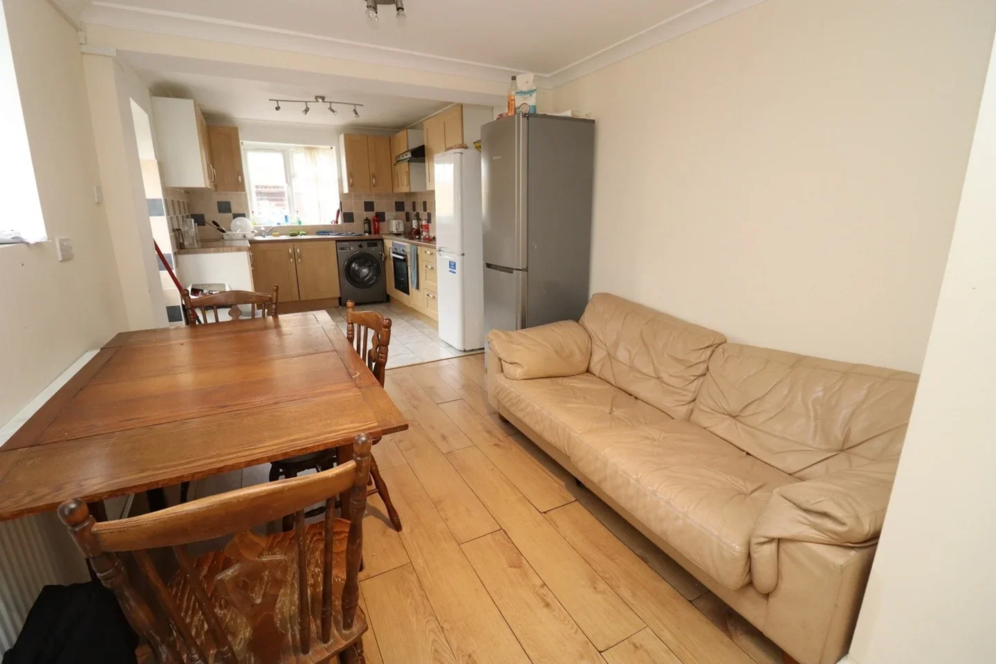 Room Connaught Road in Greater London