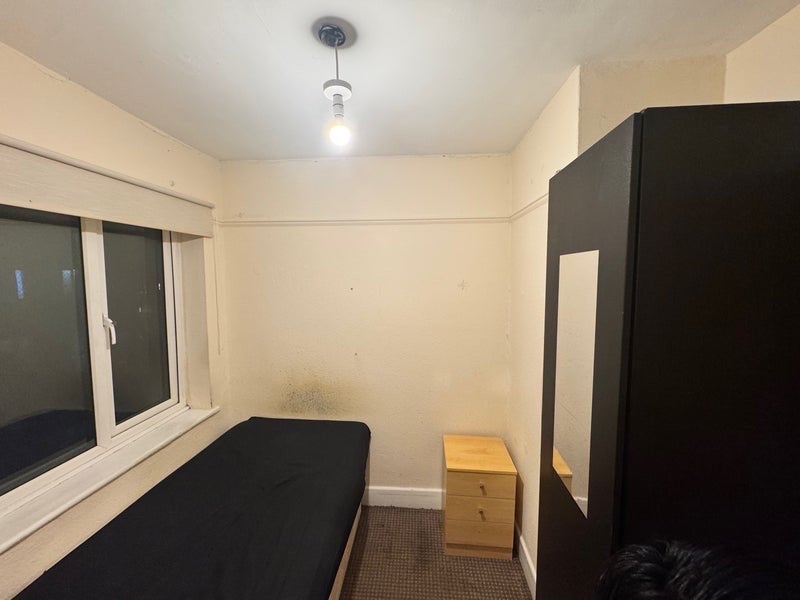 Room Tudor Avenue in Chelmsford