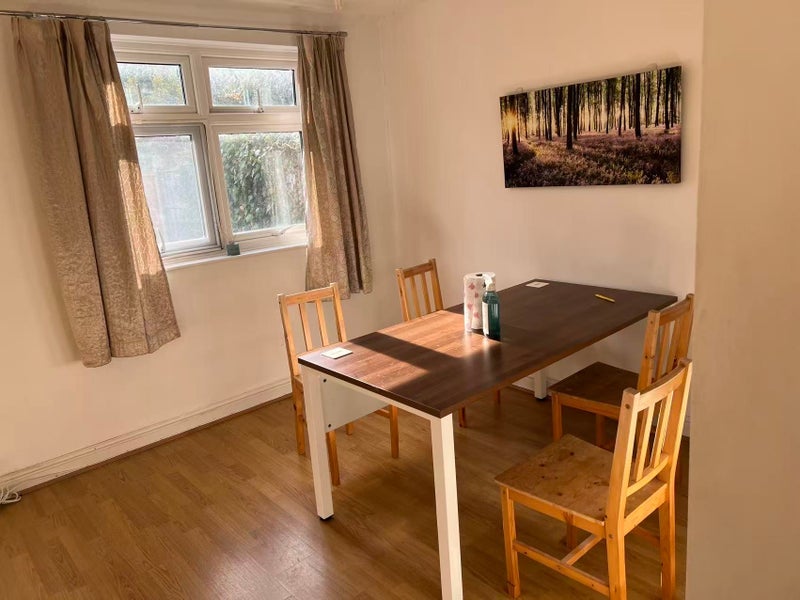 Room Abbotsbury Close in Greater London