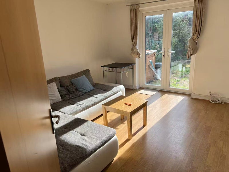 Room Abbotsbury Close in Greater London