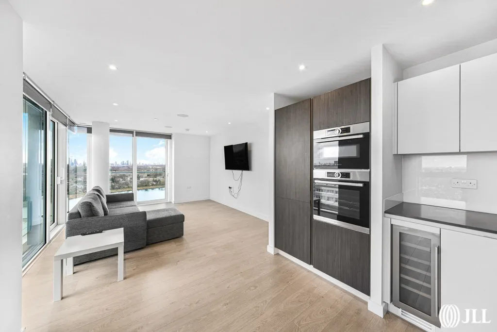 Flat Blackstock Mews in Greater London