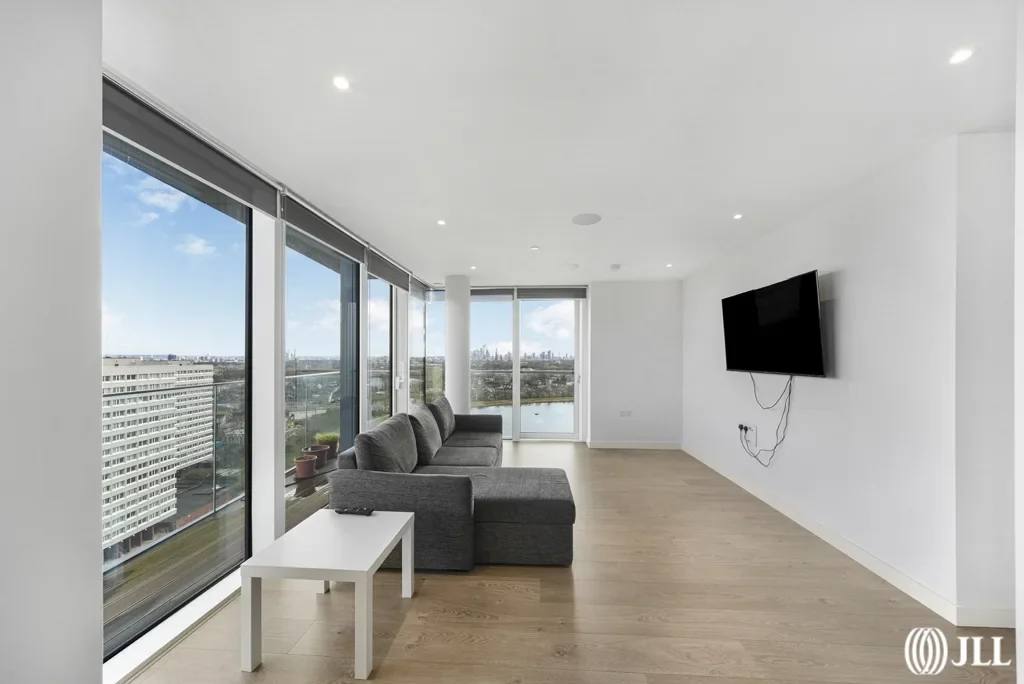 Flat Blackstock Mews in Greater London