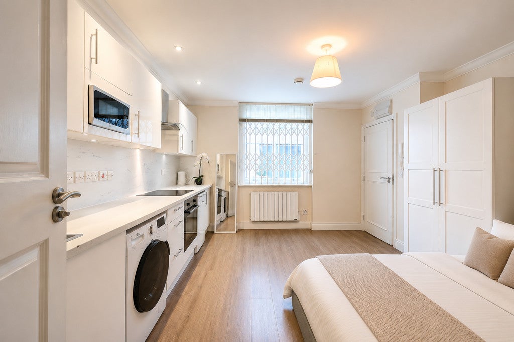 Flat Wells Road in Greater London