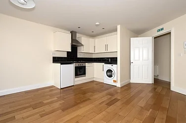 Flat Dartmouth Road in Greater London