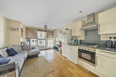 Flat Dartmouth Road in Greater London