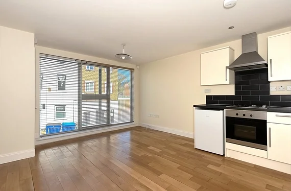 Flat Dartmouth Road in Greater London