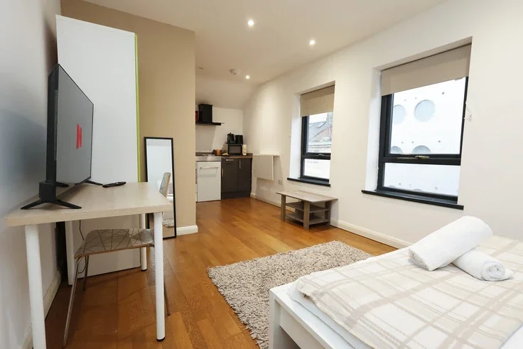 Room City Road in Cardiff