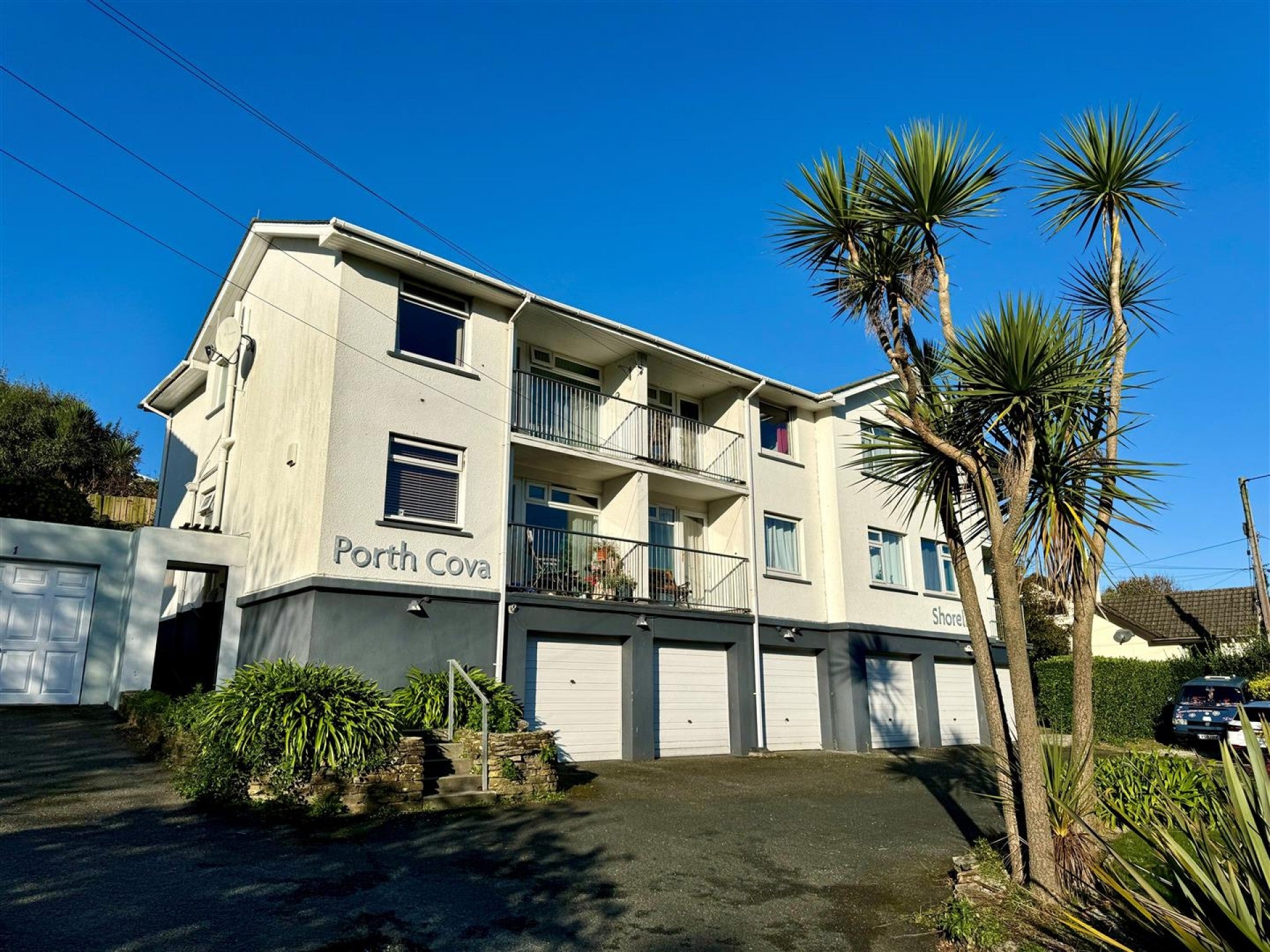 Flat Porth Beach Road in Newquay