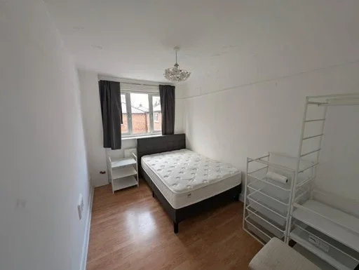 Room Abergele Road in Manchester