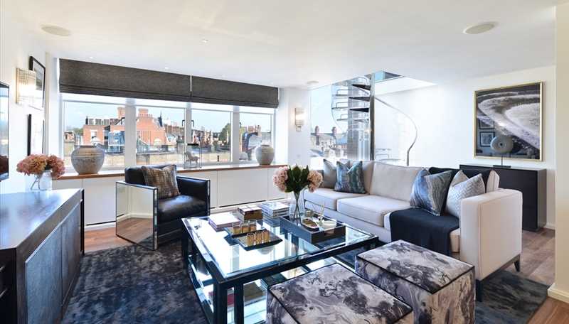 Flat Young Street in Greater London