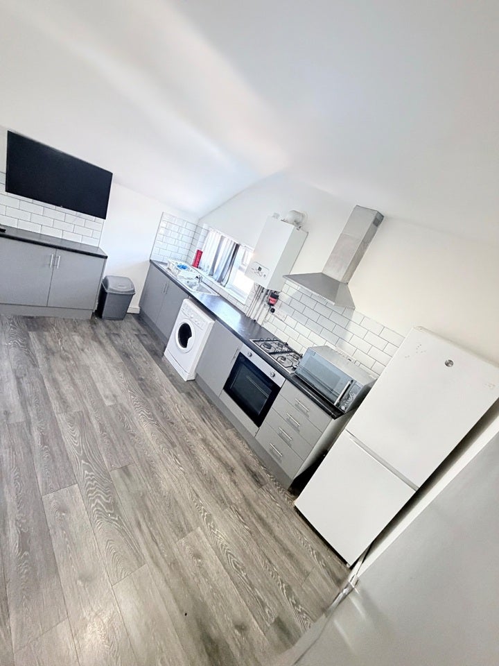 Flat Woodville Road in Cardiff