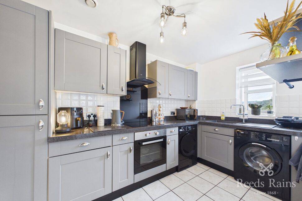 Flat Longfellow Court in Calderdale