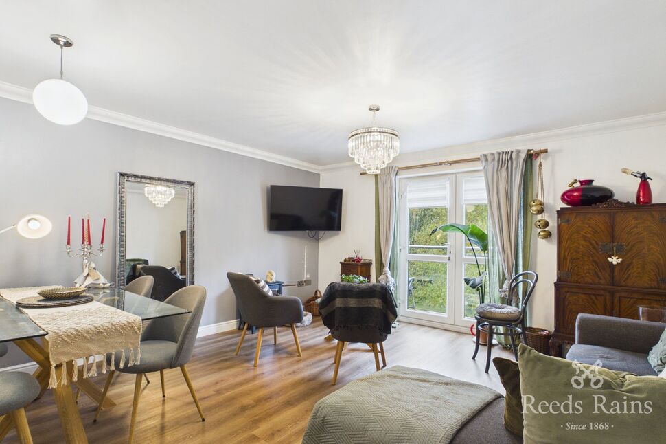 Flat Longfellow Court in Calderdale