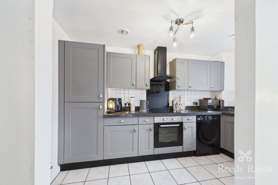 Flat Longfellow Court in Calderdale
