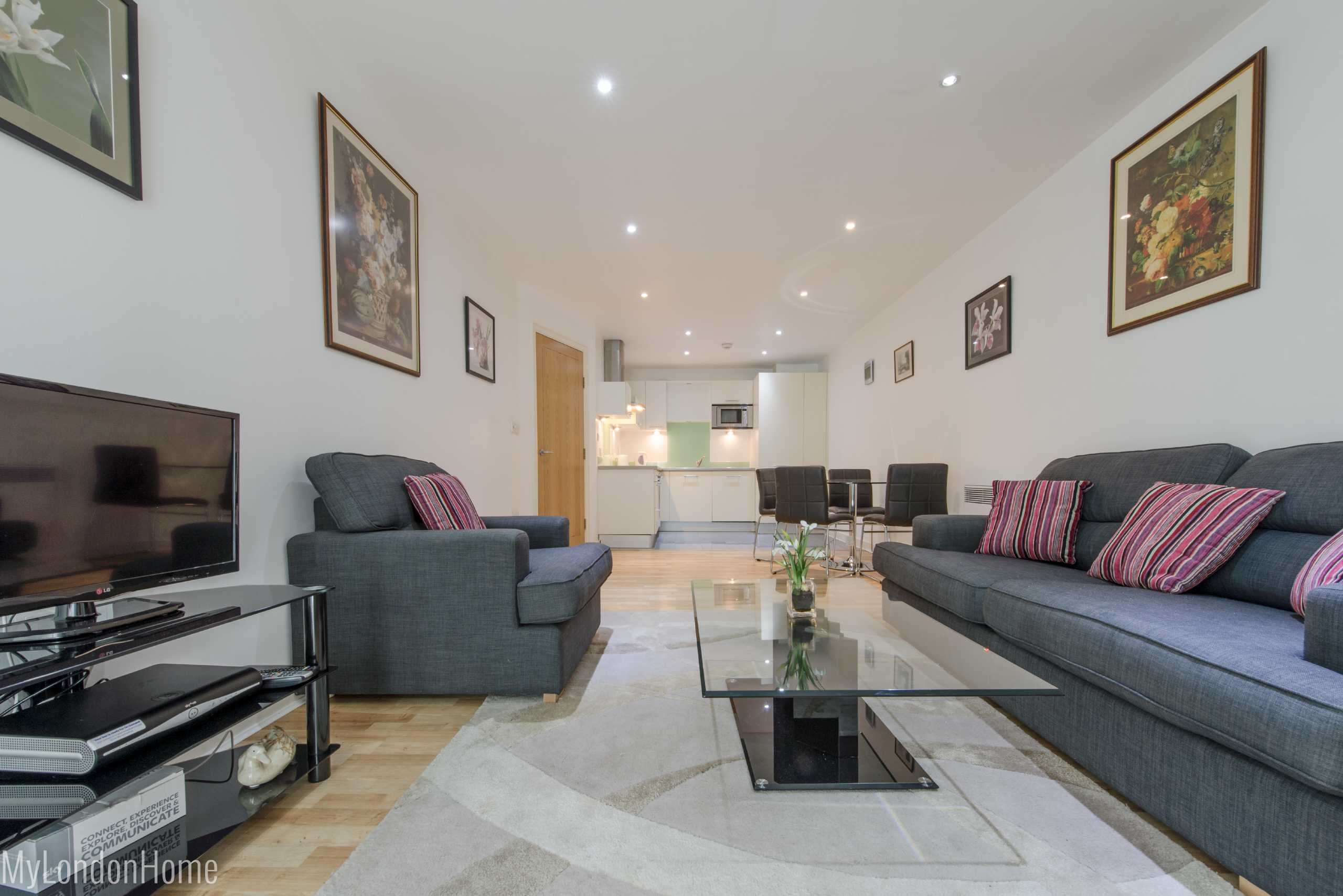 Flat Albert Embankment in Greater London