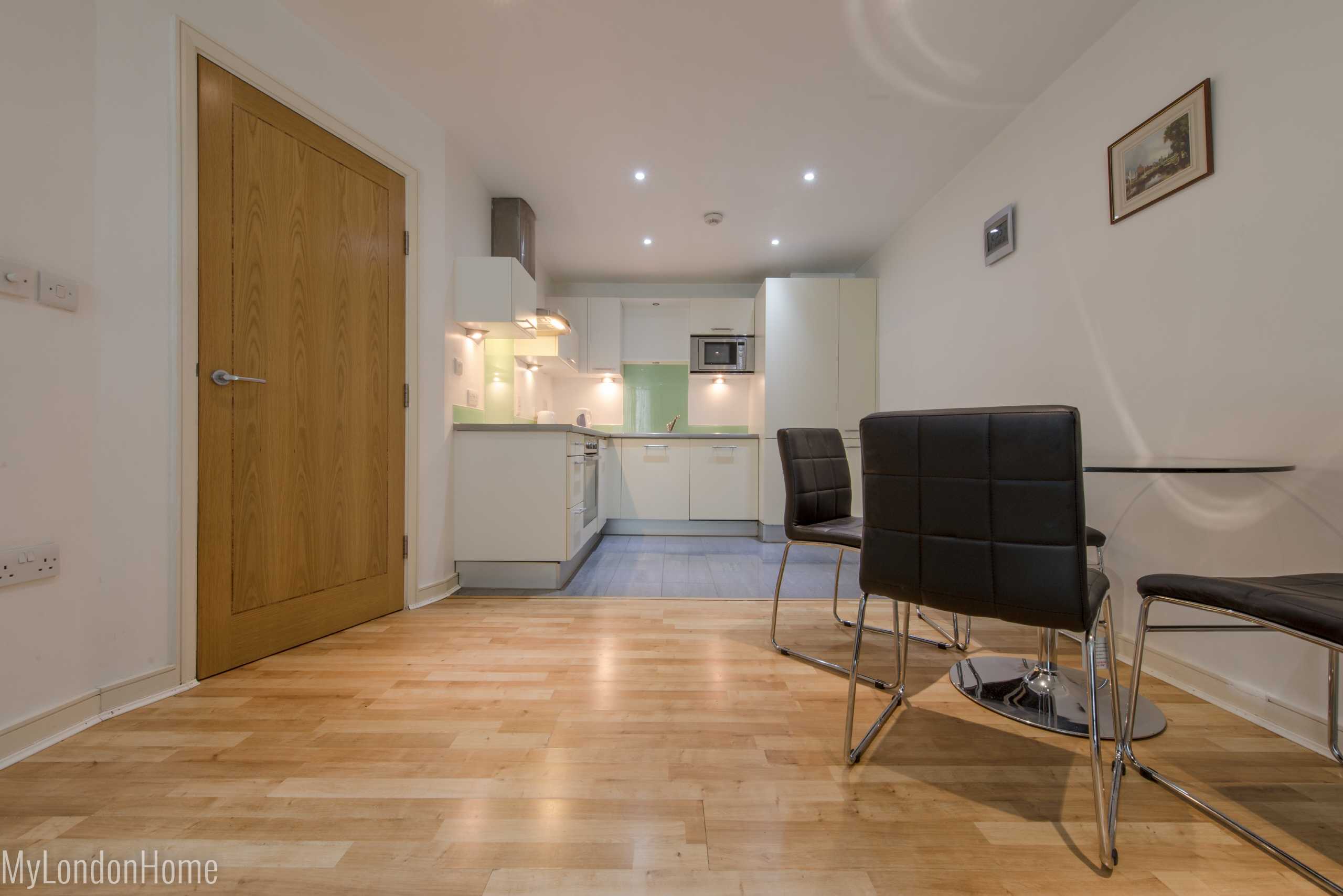 Flat Albert Embankment in Greater London