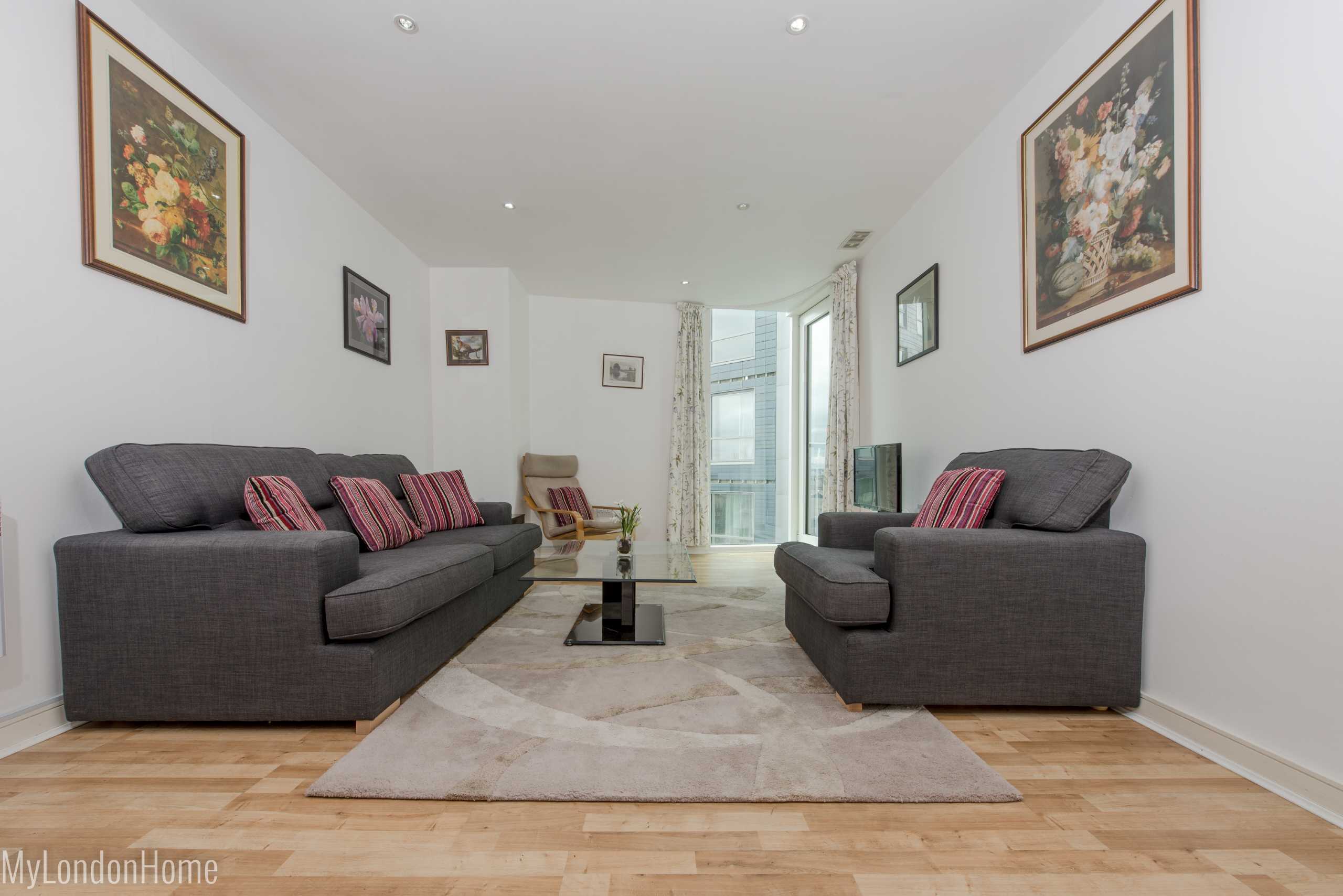 Flat Albert Embankment in Greater London