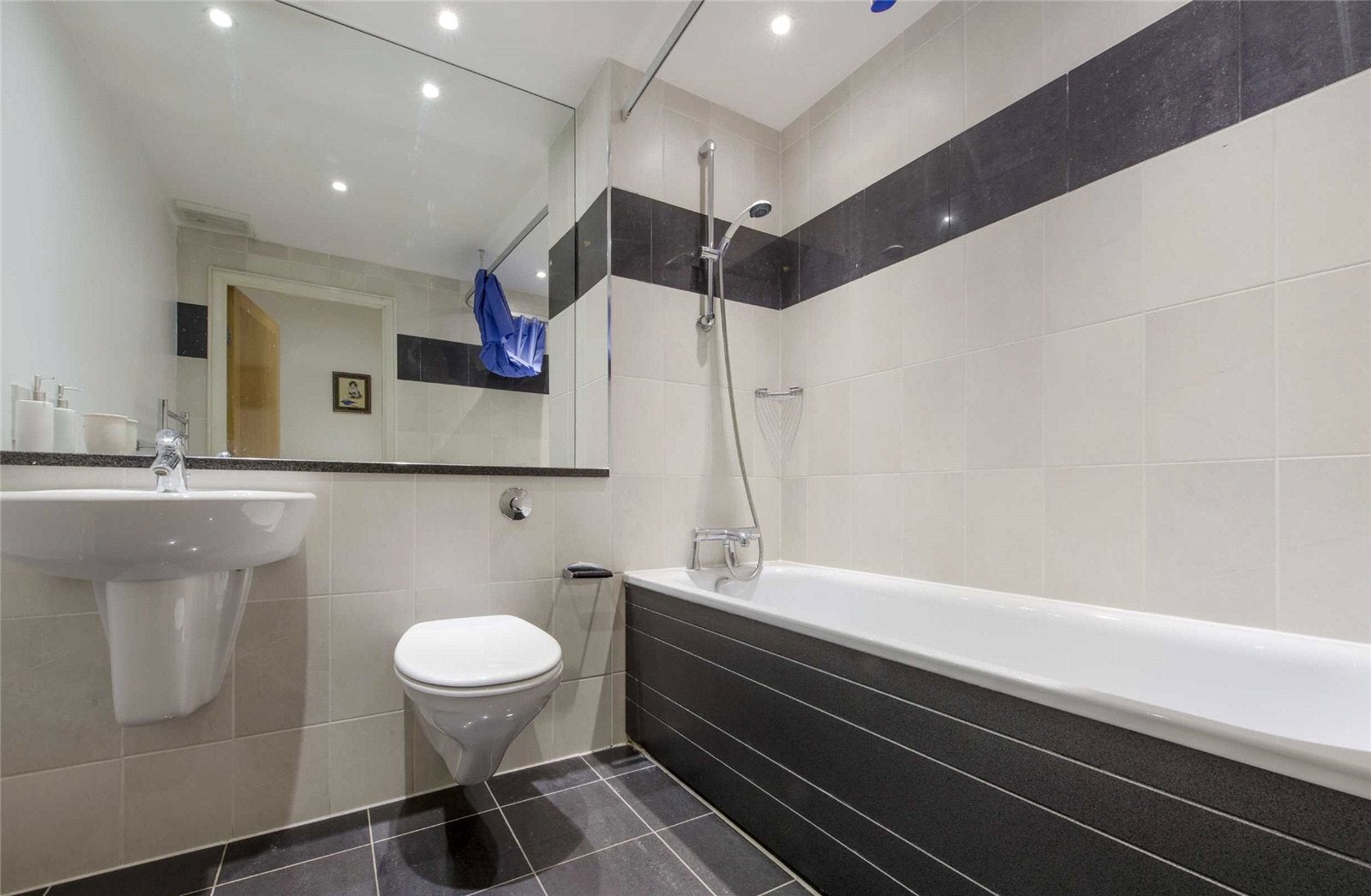 Flat Albert Embankment in Greater London