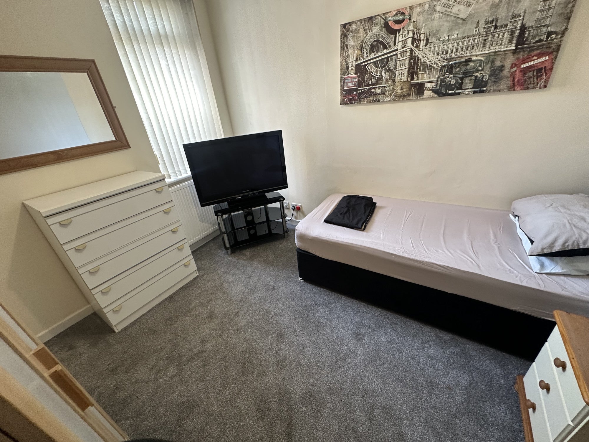Room Nora Street in Warrington