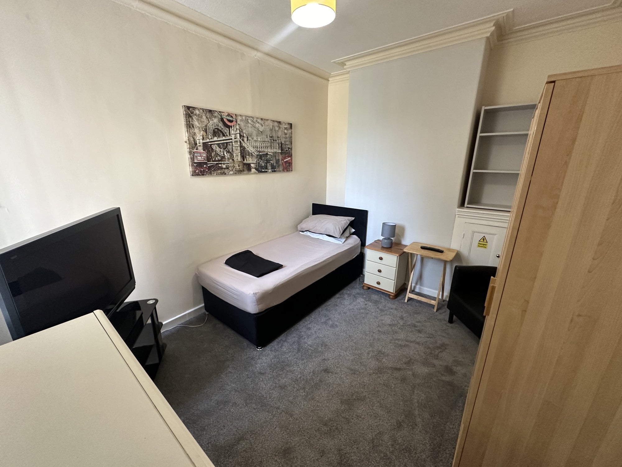 Room Nora Street in Warrington
