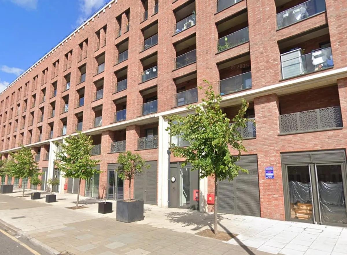 Flat Green Street in Greater London