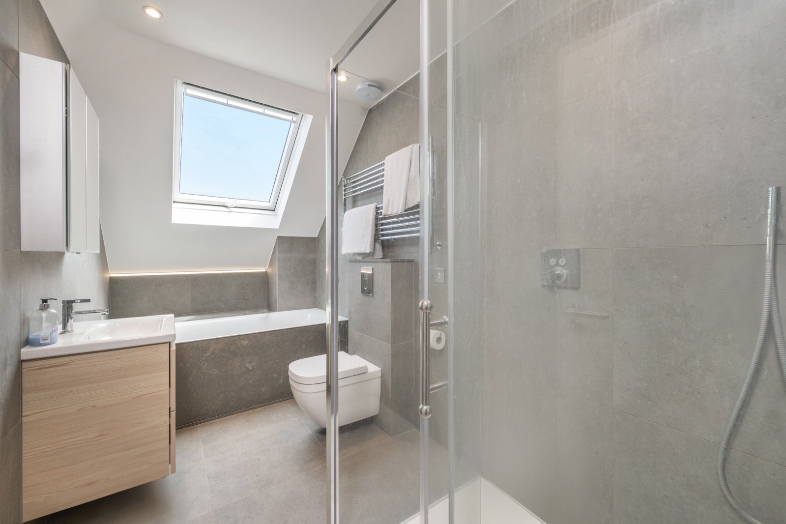 Flat Marchmont Road in Greater London