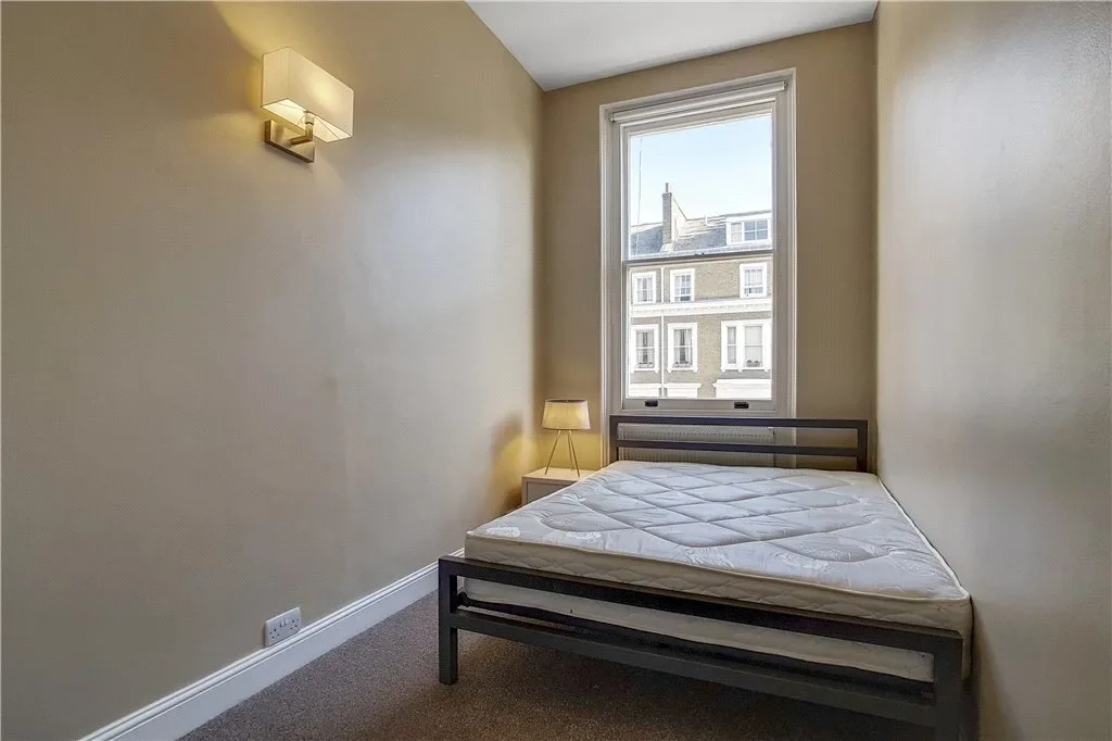 Flat Bina Gardens in Greater London