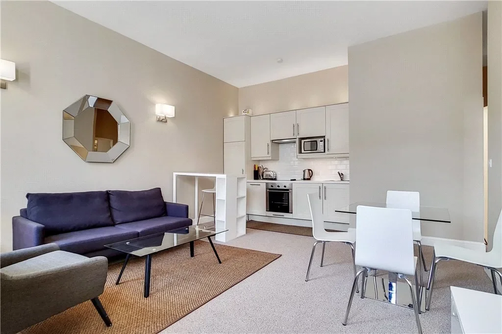 Flat Bina Gardens in Greater London