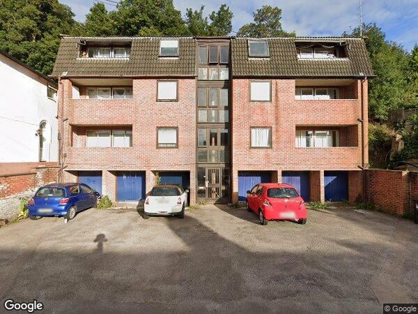 Flat Garlands Road in Reigate and Banstead