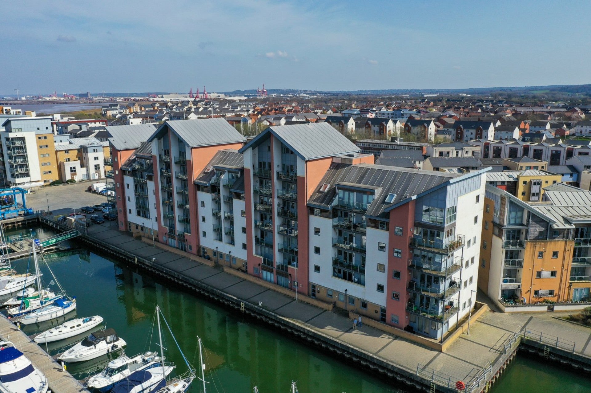 Flat Merchant Square in Bristol