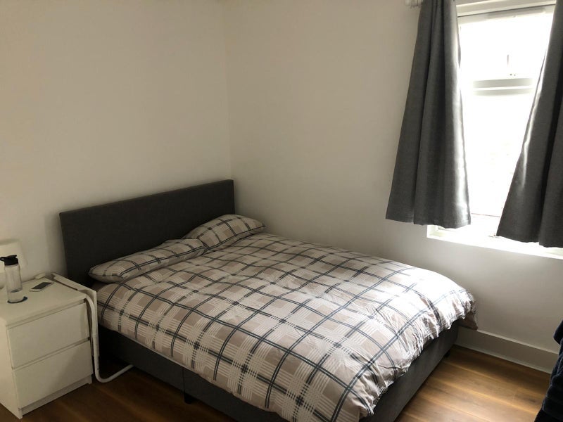 Room Lausanne Road in Greater London