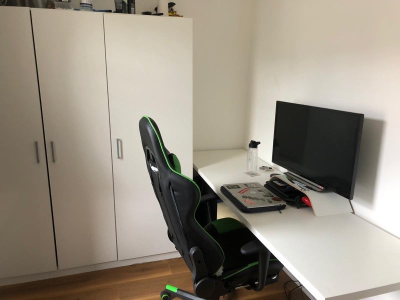Room Lausanne Road in Greater London