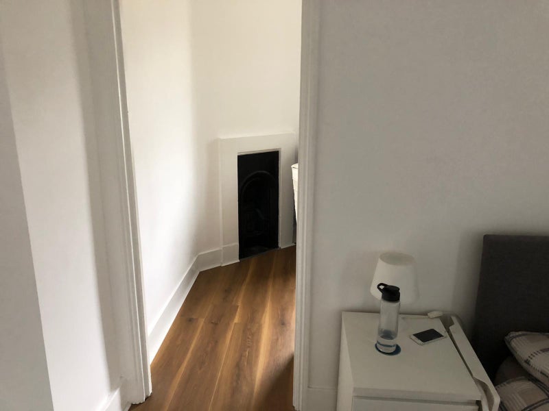 Room Lausanne Road in Greater London