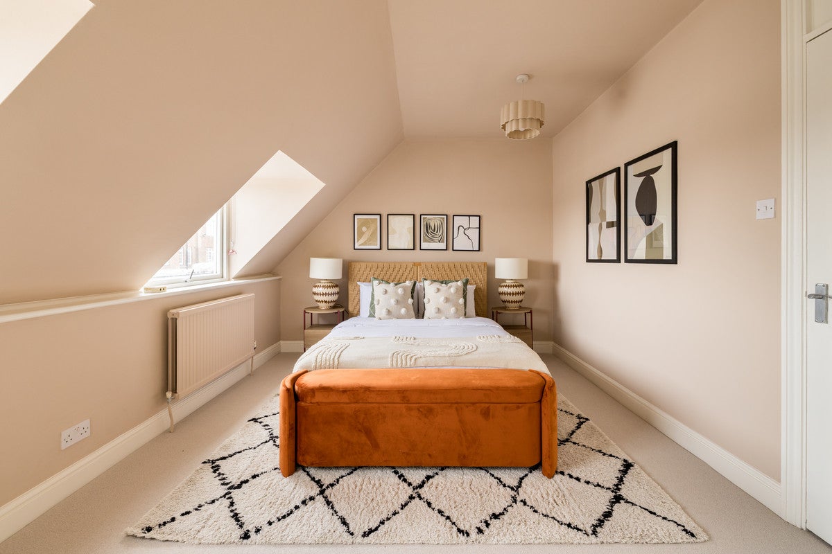 Flat Fairholme Road in Greater London