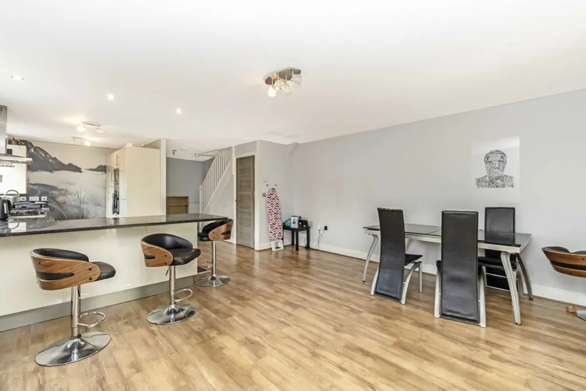 House Chandlers Close in Elmbridge