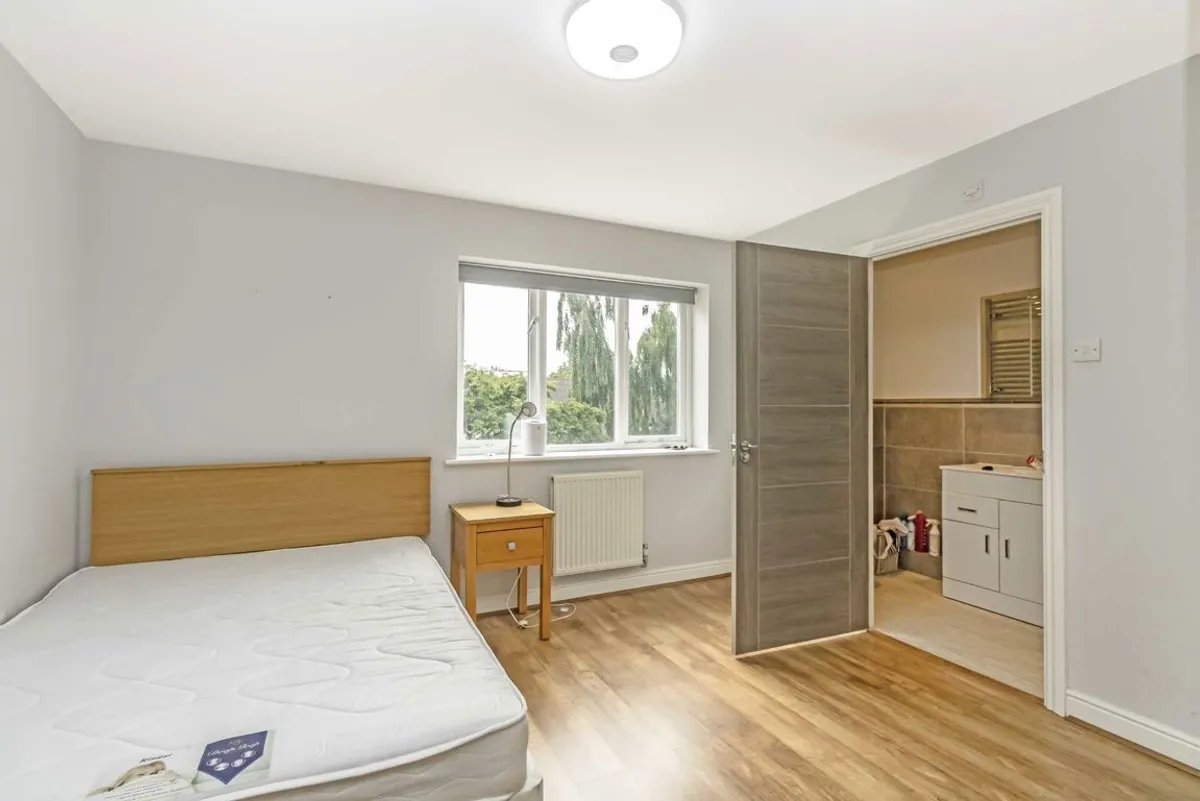 House Chandlers Close in Elmbridge