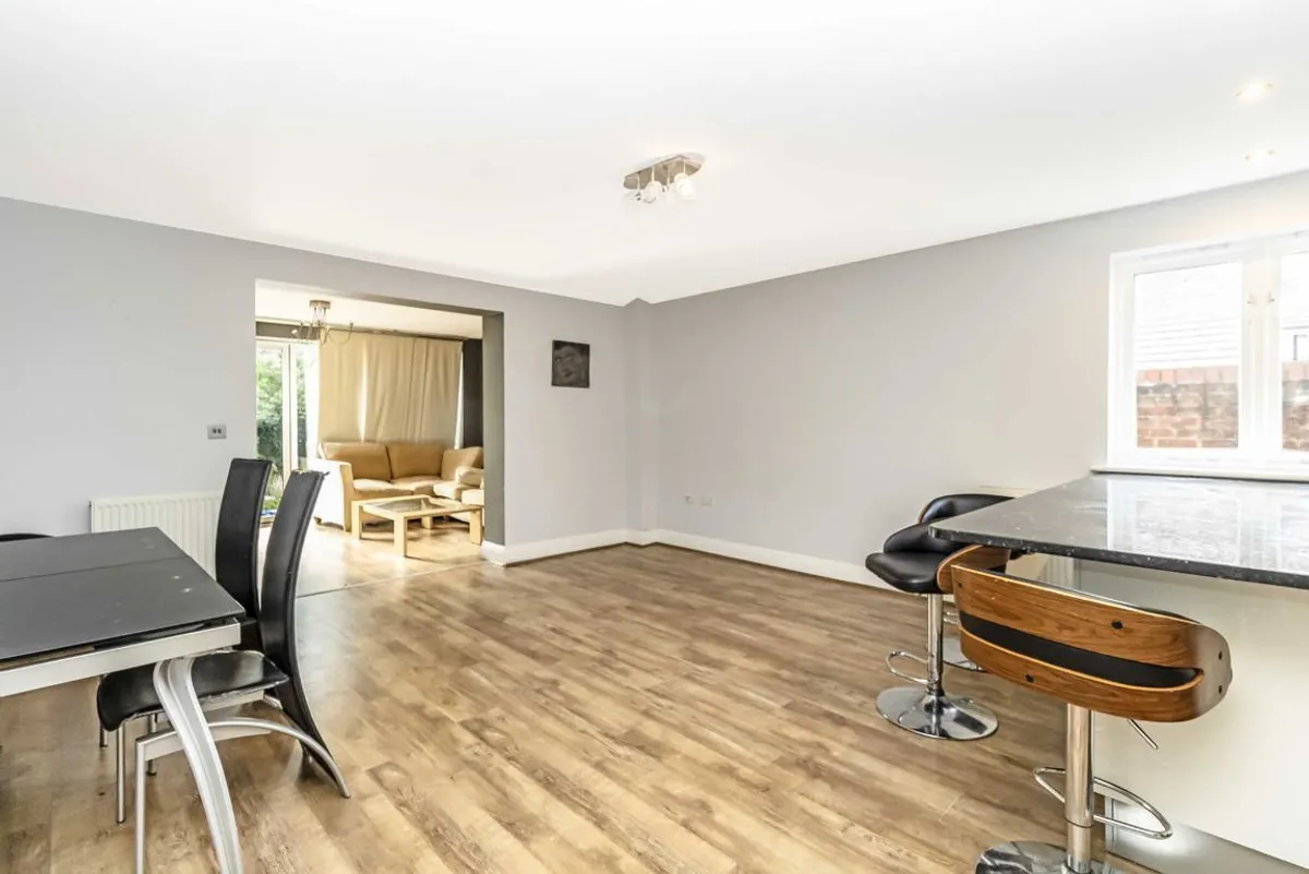 House Chandlers Close in Elmbridge
