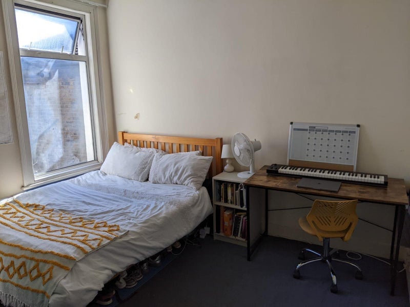 Room Murray Road in Greater London