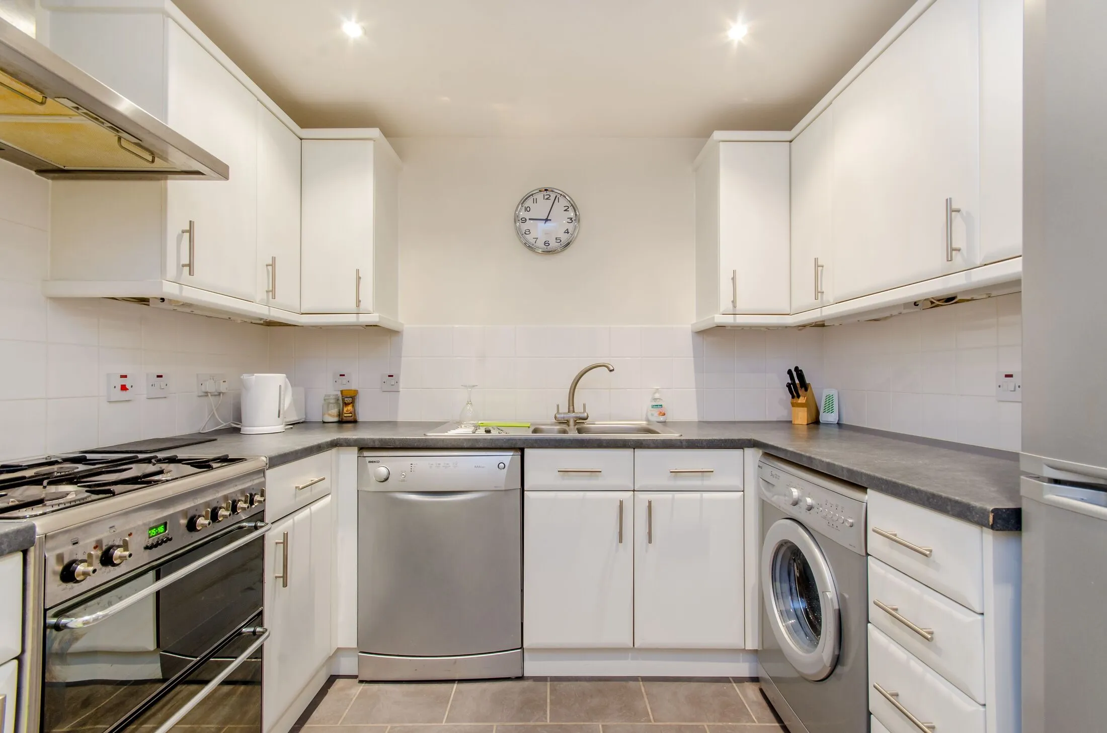Flat Cold Harbour in Greater London