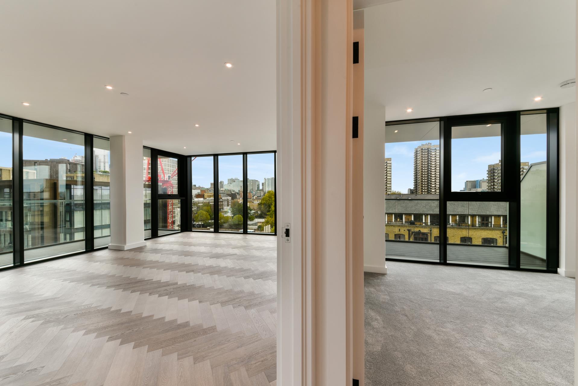 Flat Asher Way in Greater London