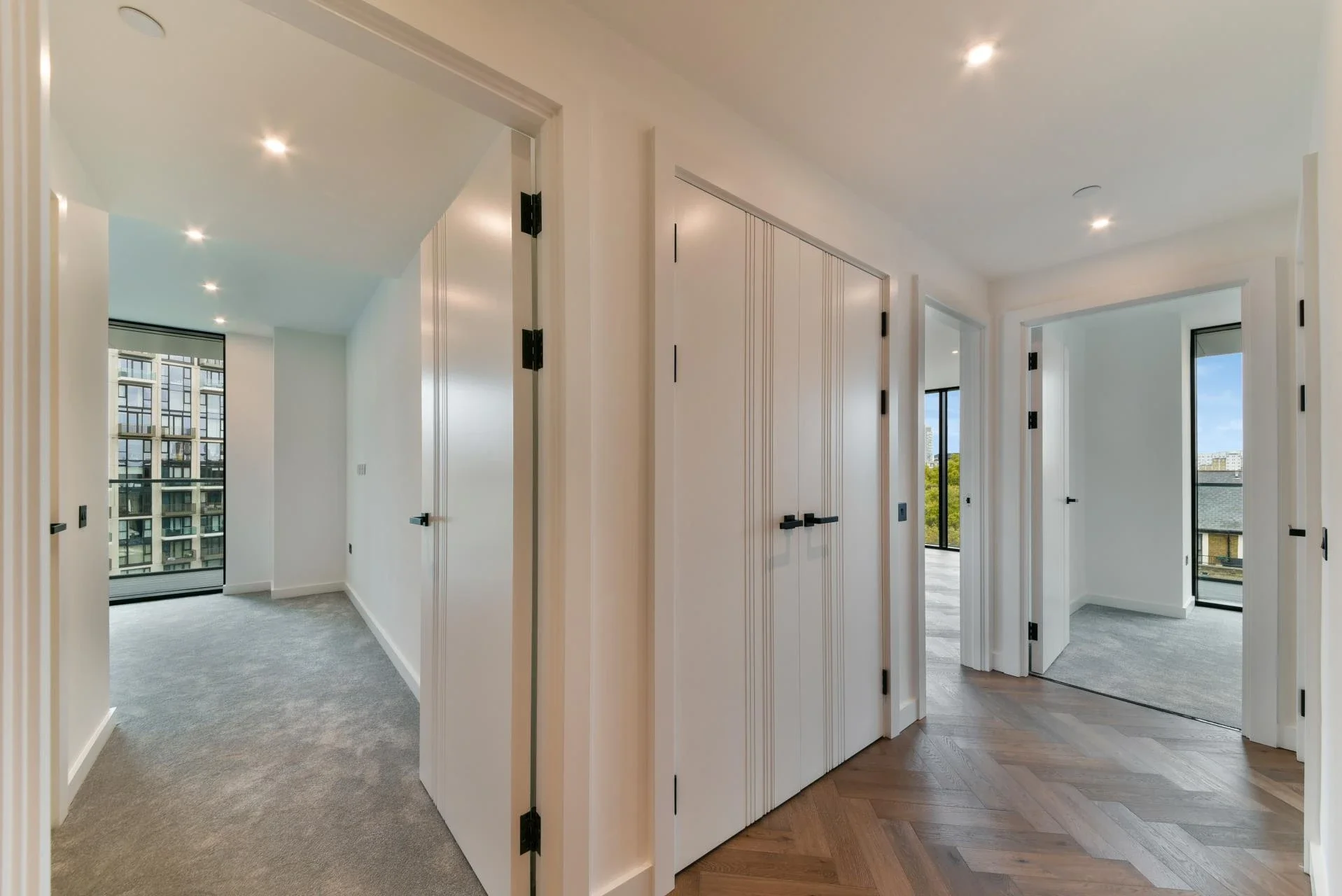 Flat Asher Way in Greater London