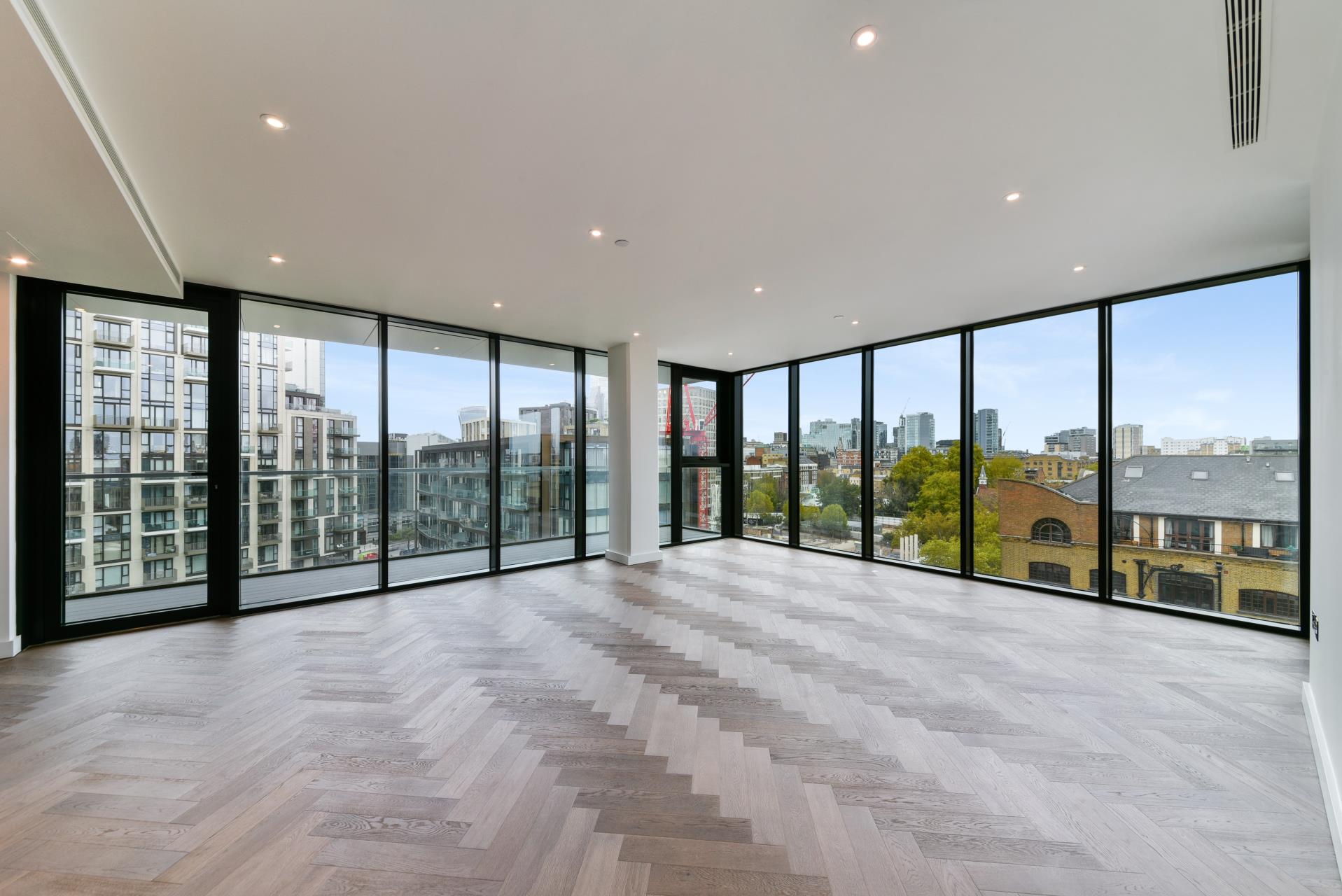 Flat Asher Way in Greater London