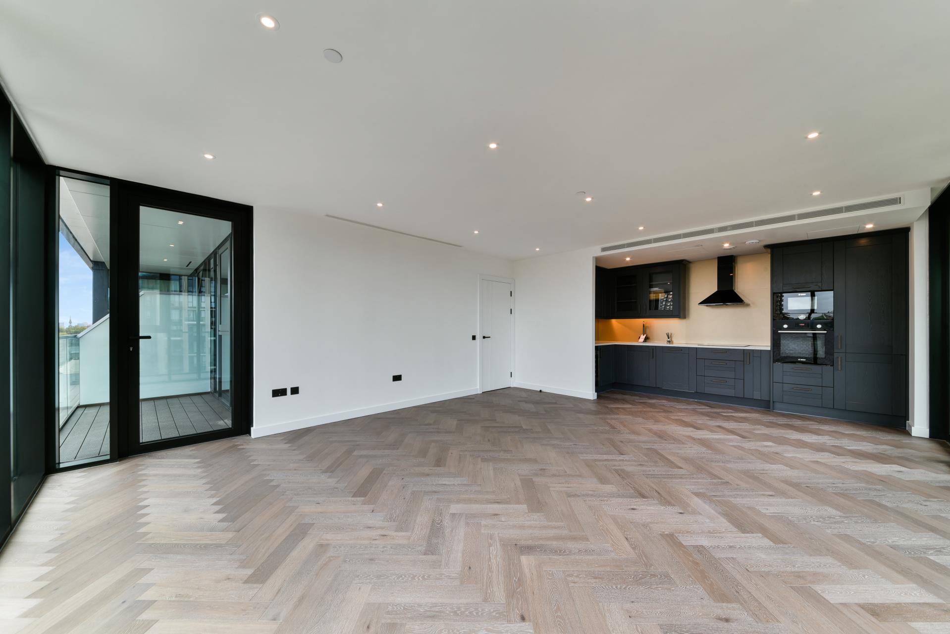 Flat Asher Way in Greater London
