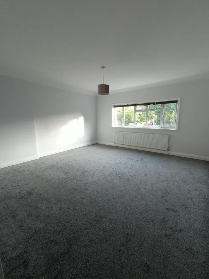 Flat Teignmouth Road in Greater London