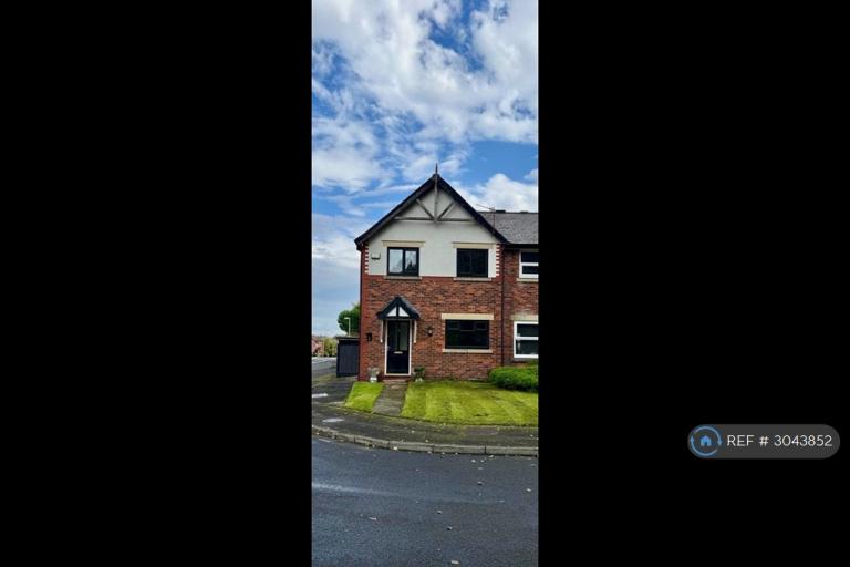 House Havenscroft Avenue in Salford