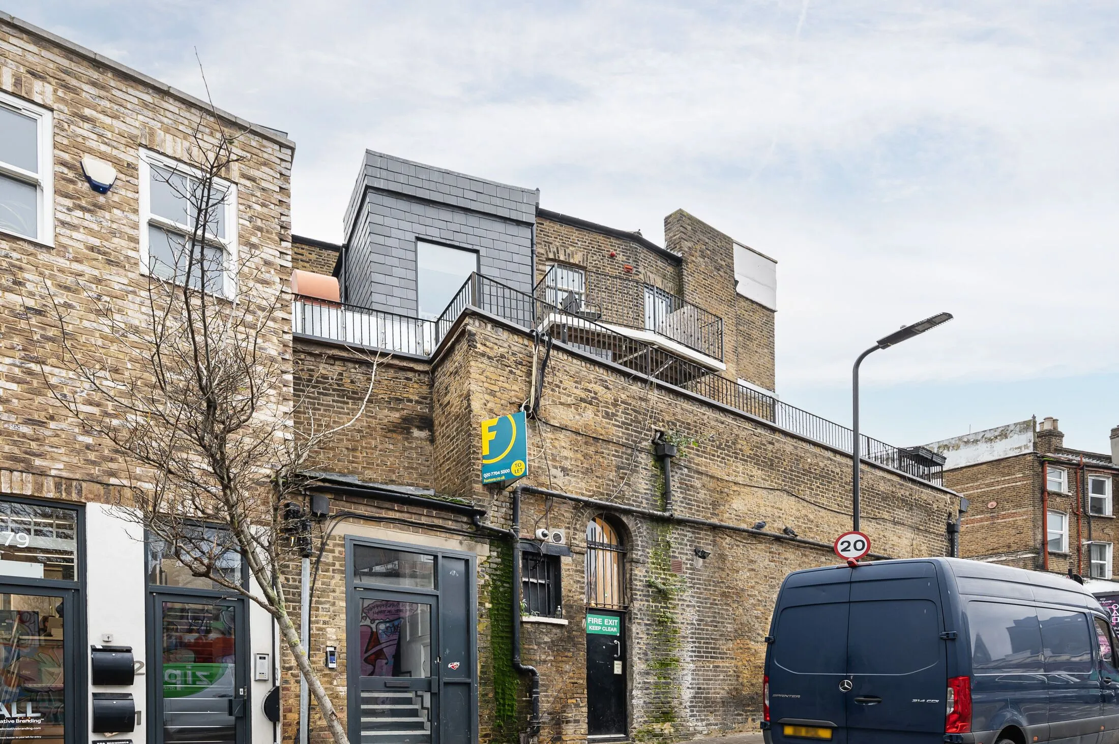 Flat Kingsland High Street in Greater London